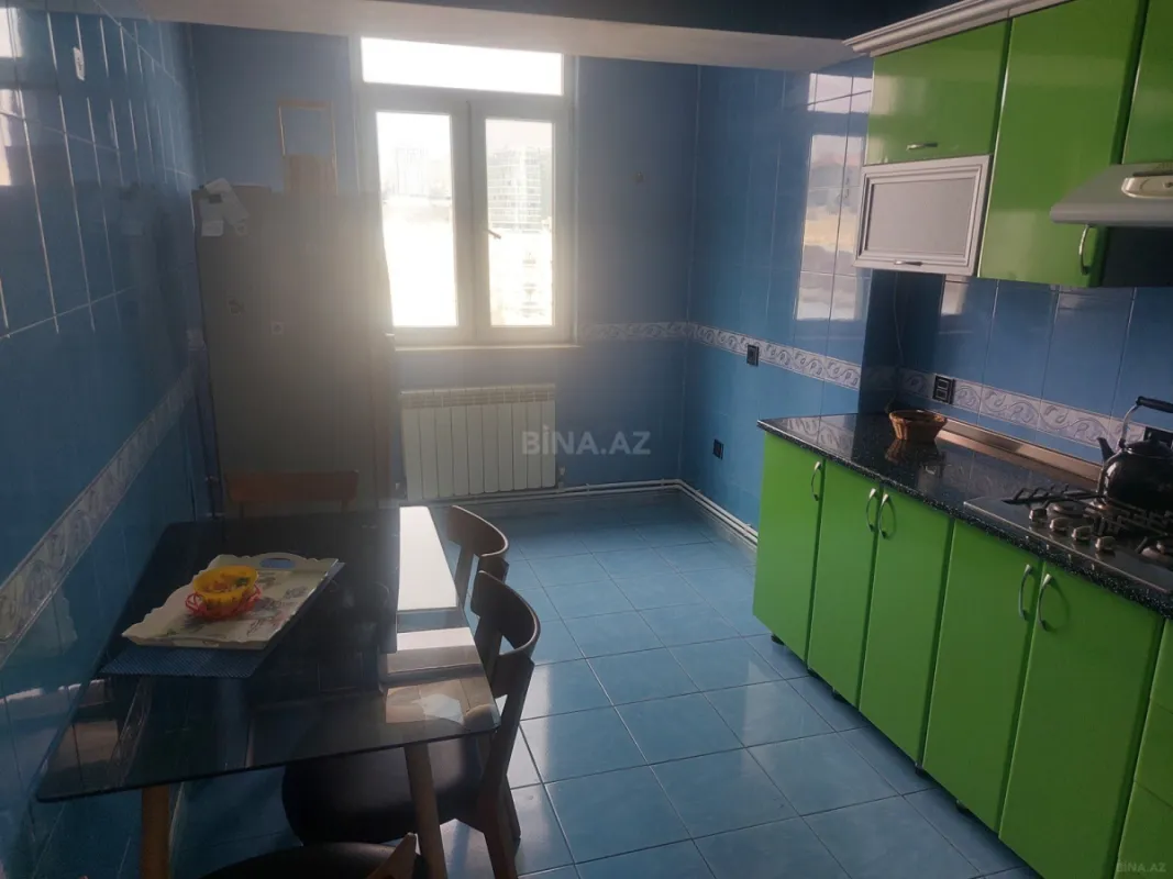 Satılır 4 otaqlı mənzil 120 m²