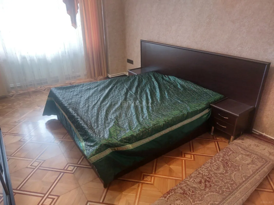 Satılır 4 otaqlı mənzil 120 m²