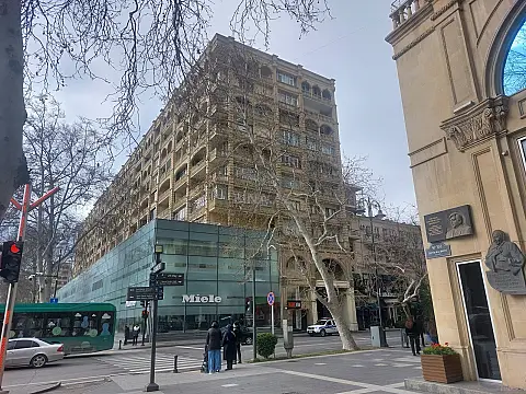 Satılır 4 otaqlı mənzil 120 m² — Bakı 4 otaq 120.00 m²