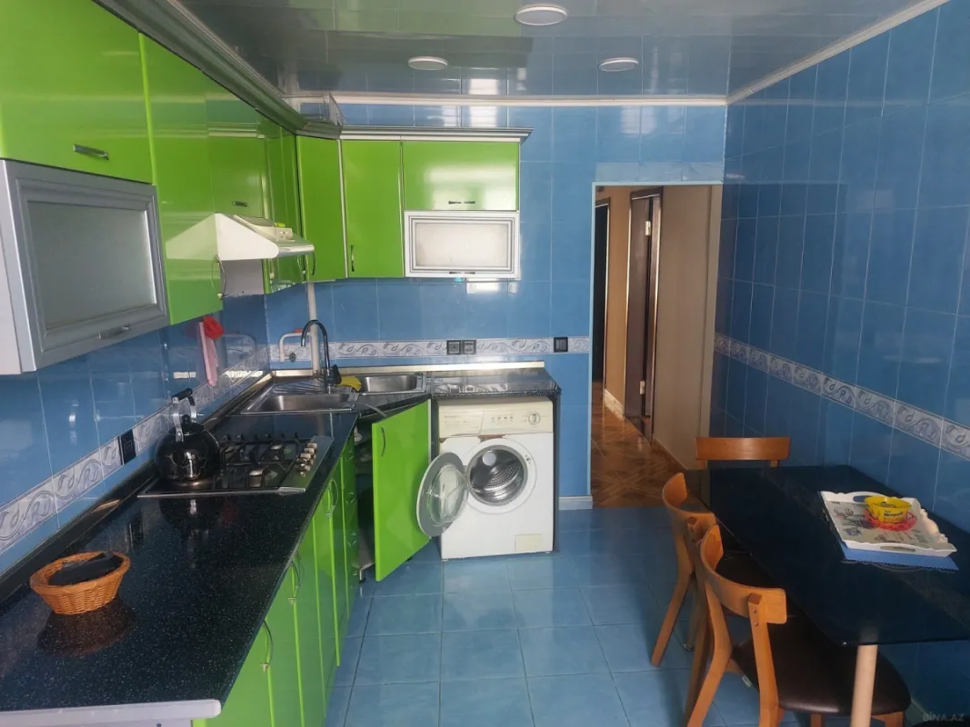 Satılır 4 otaqlı mənzil 120 m²