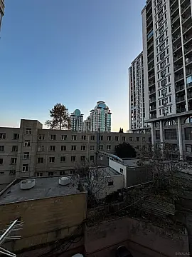 Satılır 4 otaqlı mənzil 170 m²