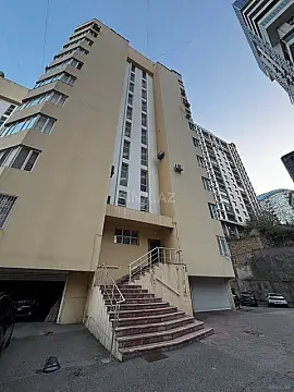 Satılır 4 otaqlı mənzil 170 m²