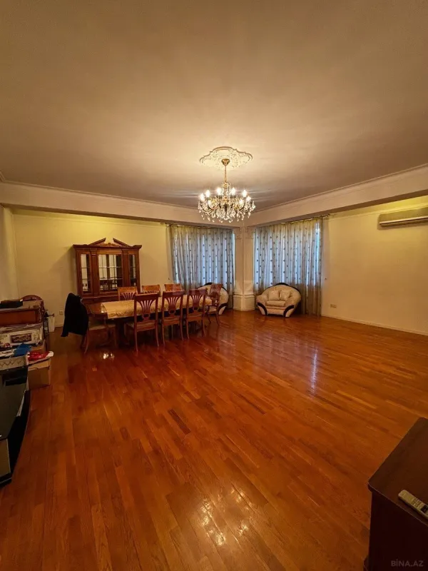 Satılır 4 otaqlı mənzil 170 m²