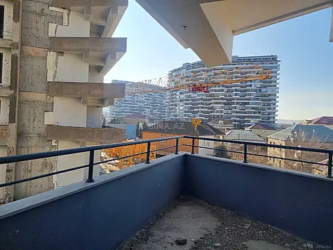 Satılır 3 otaqlı mənzil 147 m²