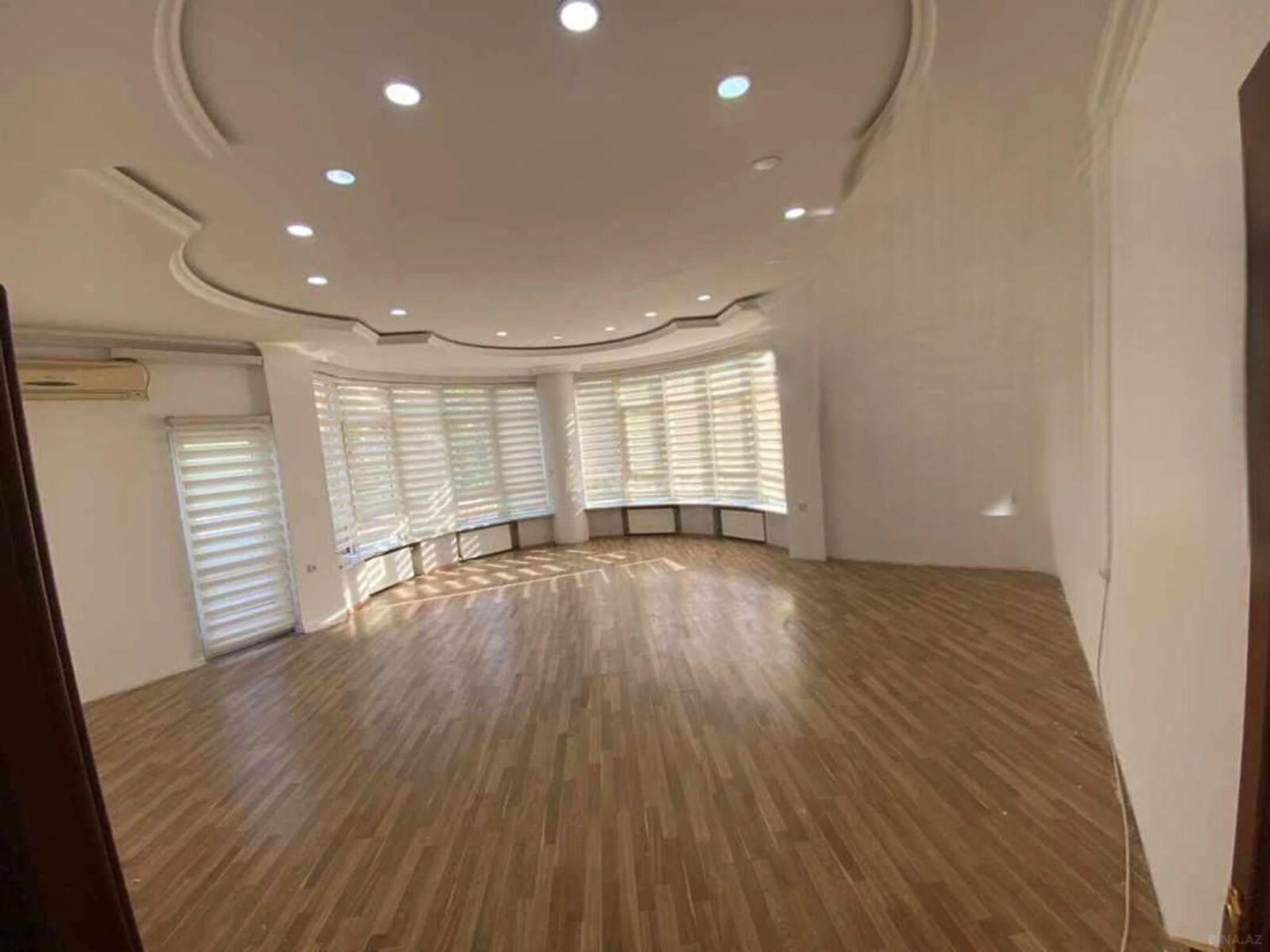Satılır 5 otaqlı mənzil 192 m²