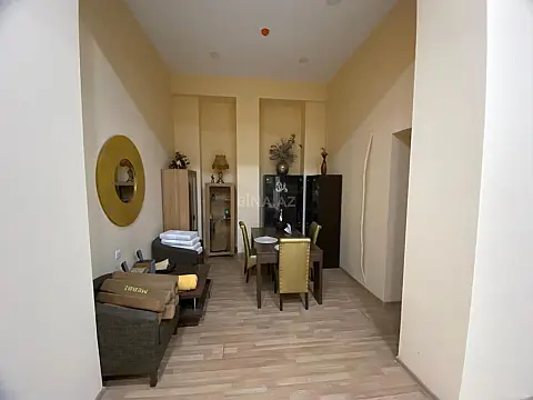 Satılır obyekt 174 m²