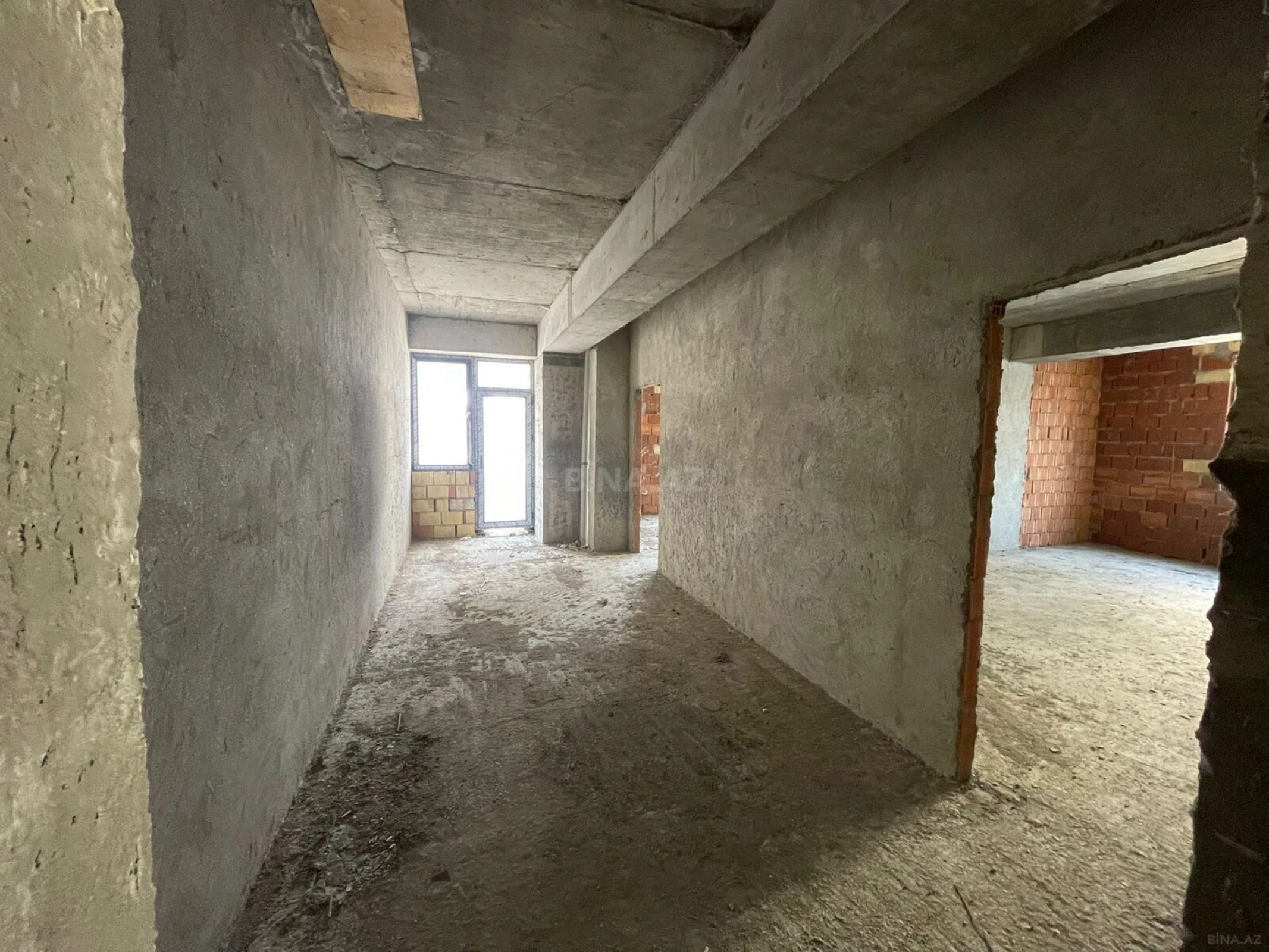 Satılır 2 otaqlı mənzil 106 m²