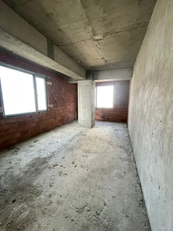 Satılır 2 otaqlı mənzil 106 m²