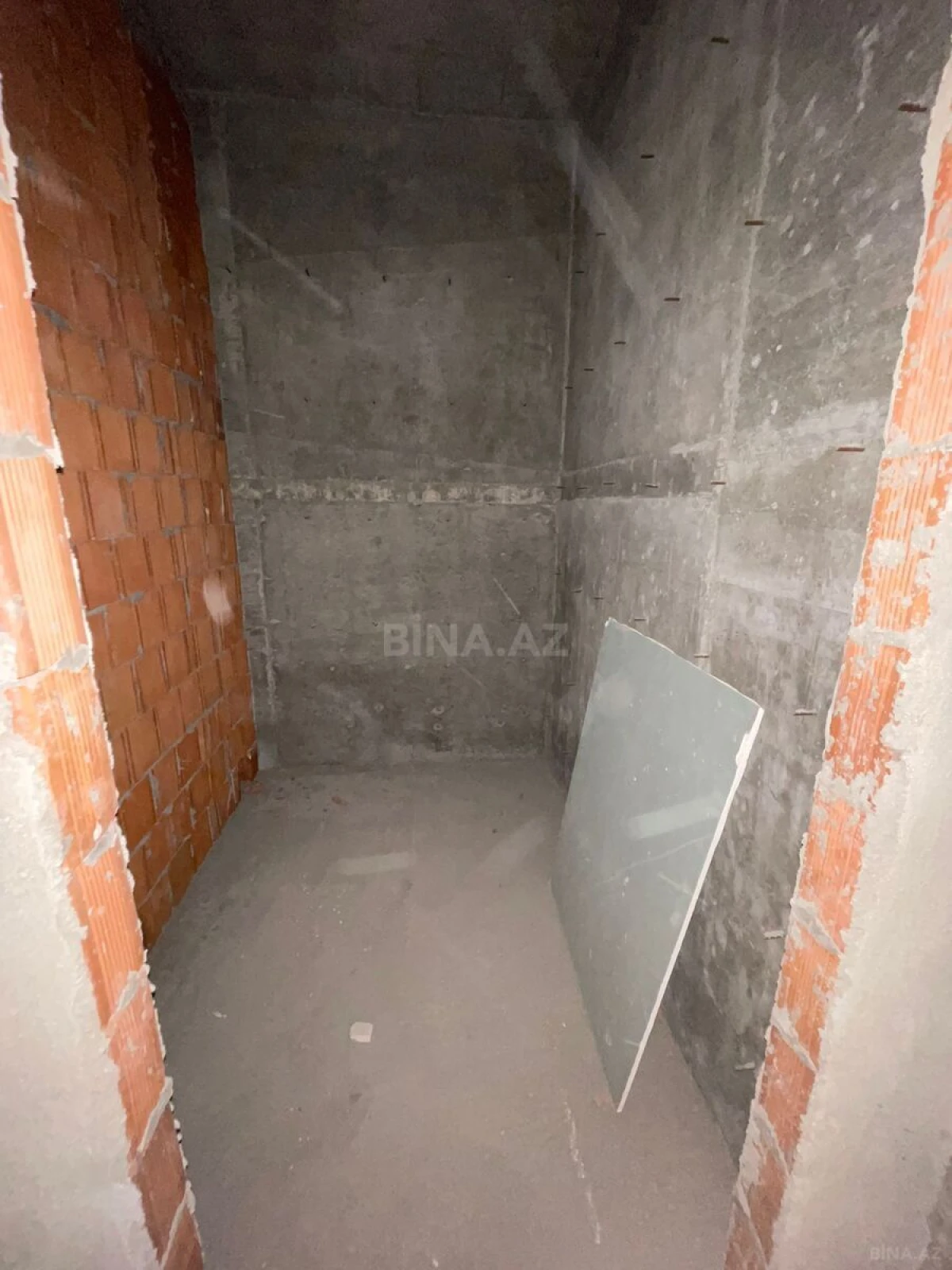 Satılır 2 otaqlı mənzil 106 m²