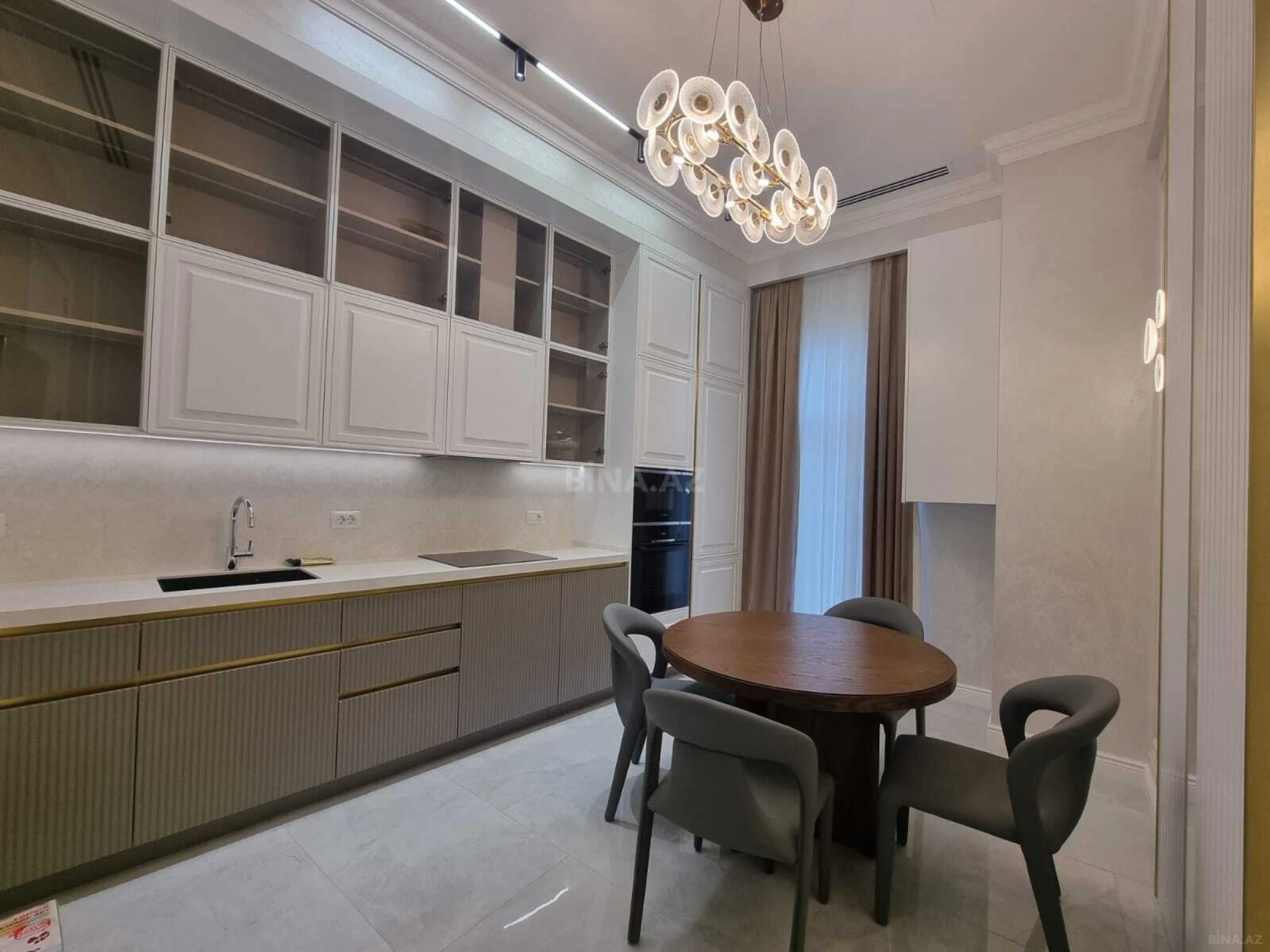 Kirayə verilir 3 otaqlı mənzil 135 m²