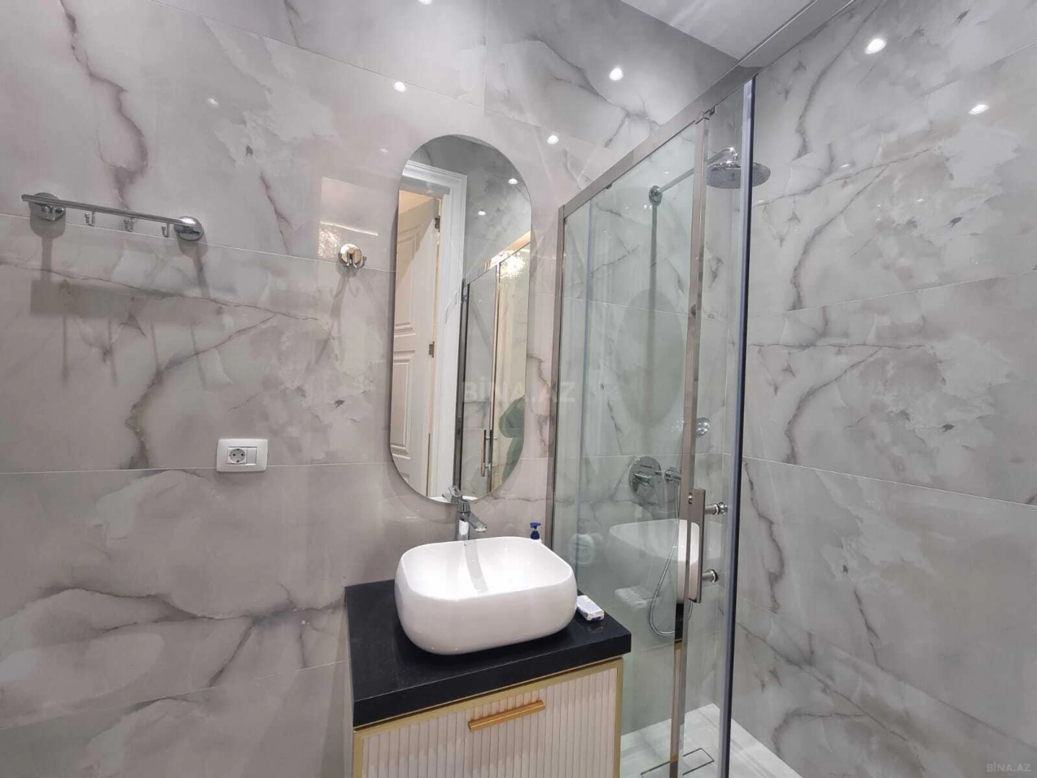 Kirayə verilir 3 otaqlı mənzil 135 m²