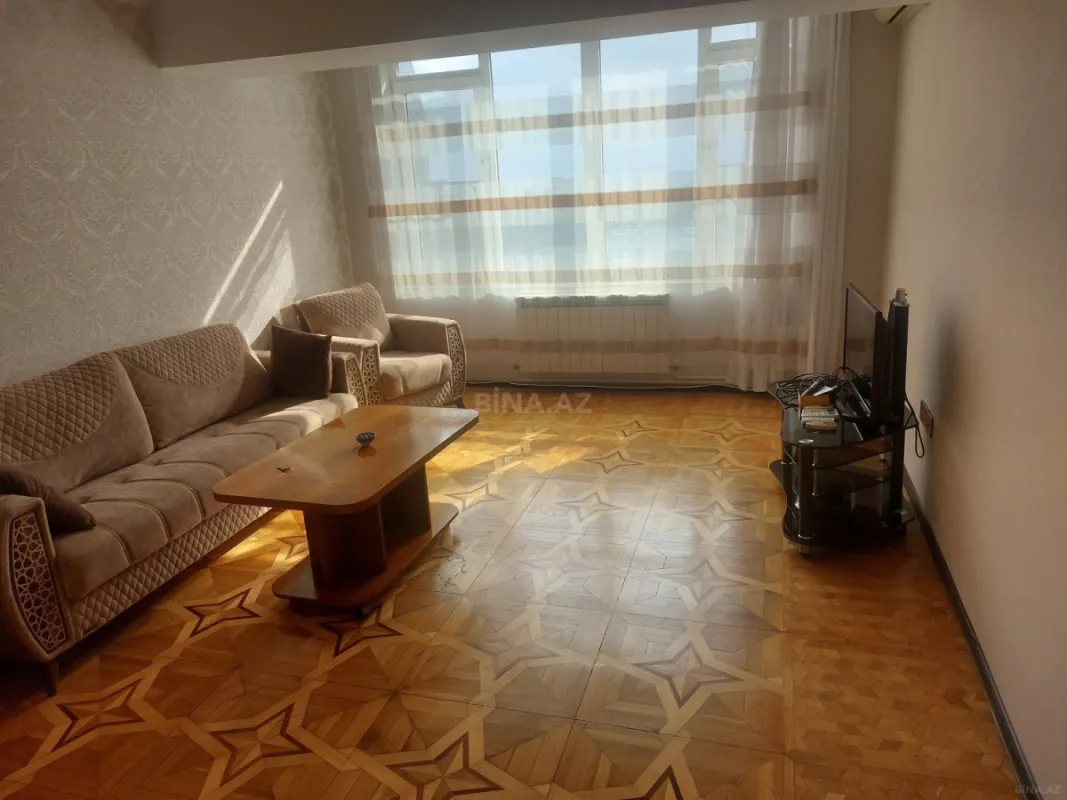 Kirayə verilir 4 otaqlı mənzil 120 m²