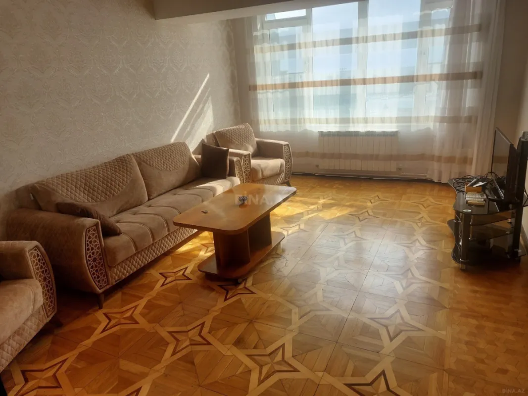 Kirayə verilir 4 otaqlı mənzil 120 m²