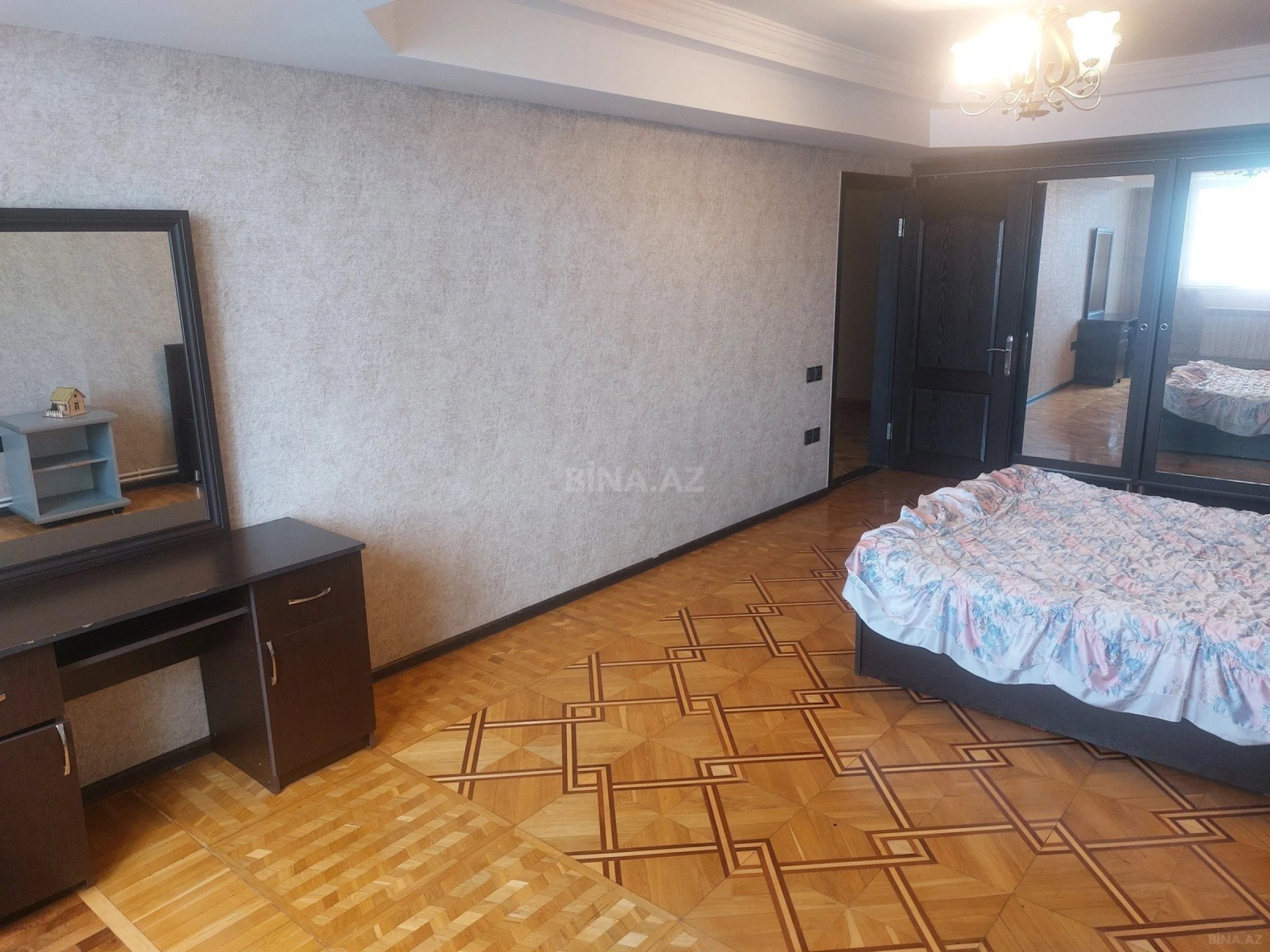 Kirayə verilir 4 otaqlı mənzil 120 m²