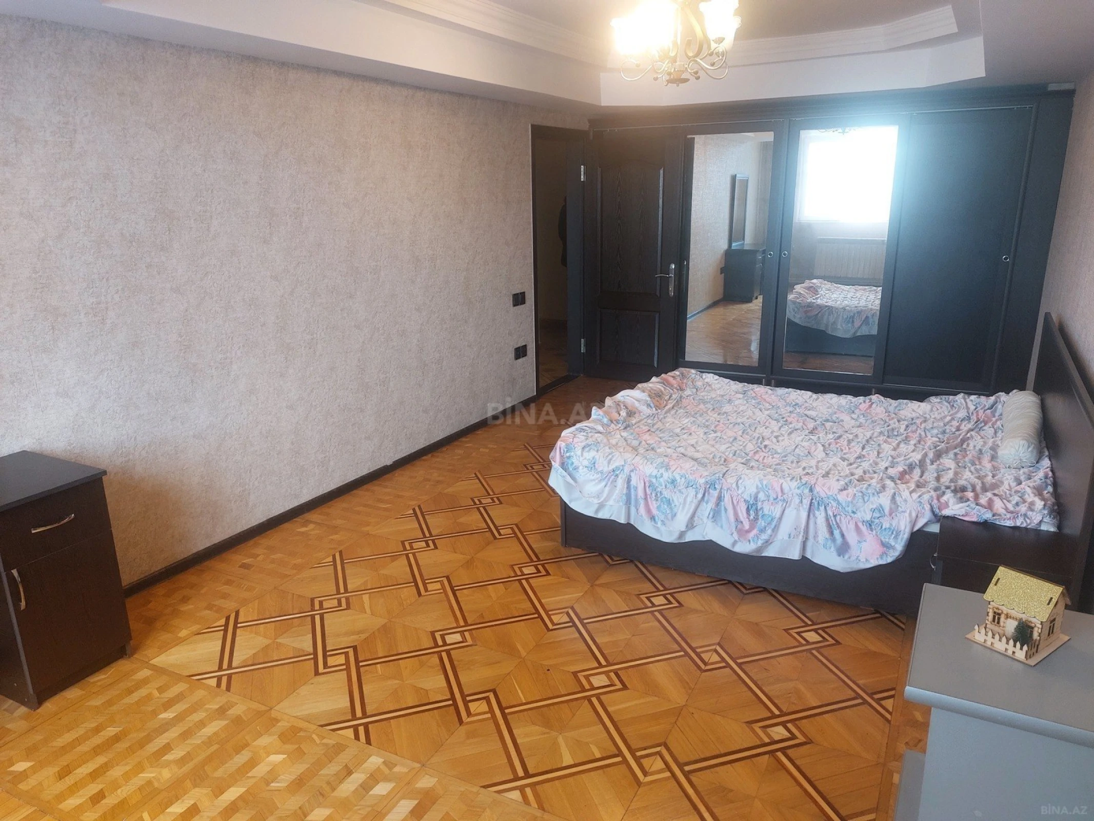 Kirayə verilir 4 otaqlı mənzil 120 m²