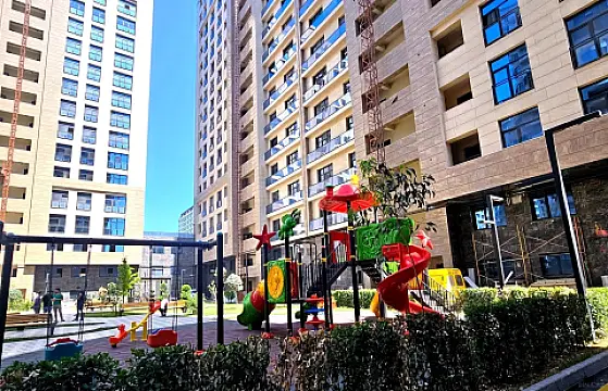 Satılır 2 otaqlı mənzil 97 m²