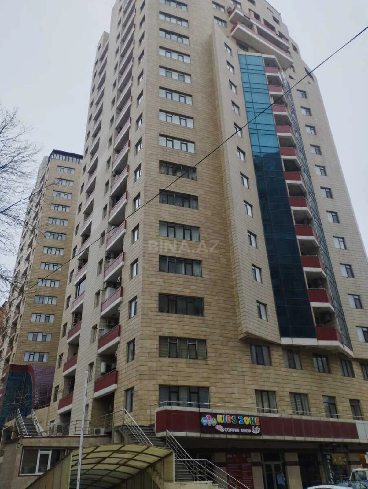 Satılır 3 otaqlı mənzil 142 m²