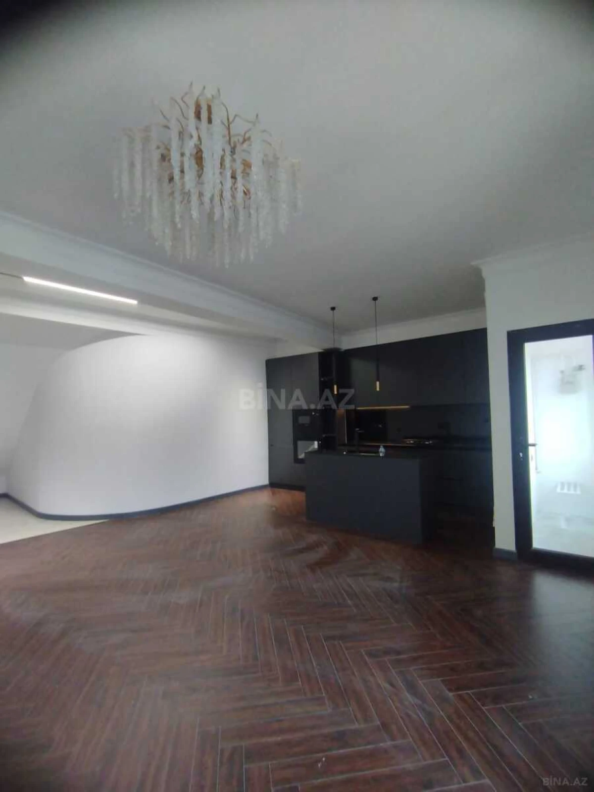 Satılır 3 otaqlı mənzil 142 m²