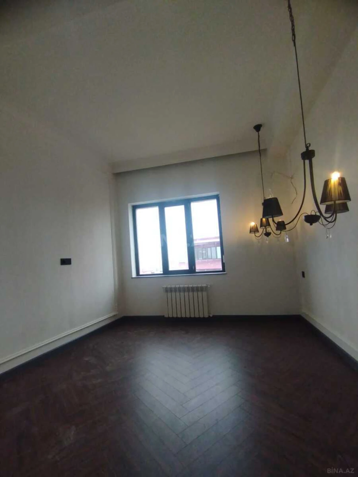 Satılır 3 otaqlı mənzil 142 m²