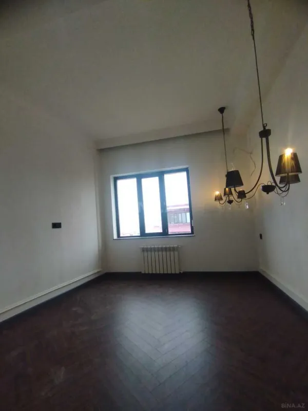Satılır 3 otaqlı mənzil 142 m²