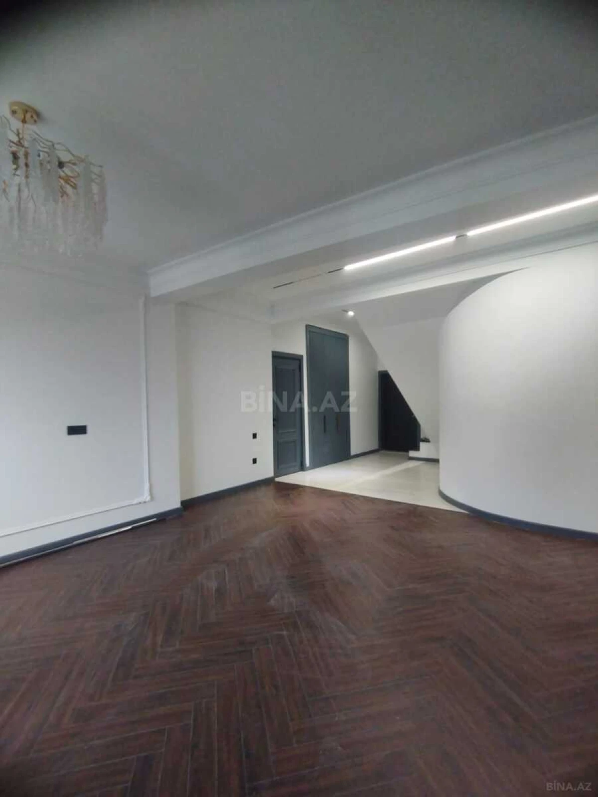 Satılır 3 otaqlı mənzil 142 m²