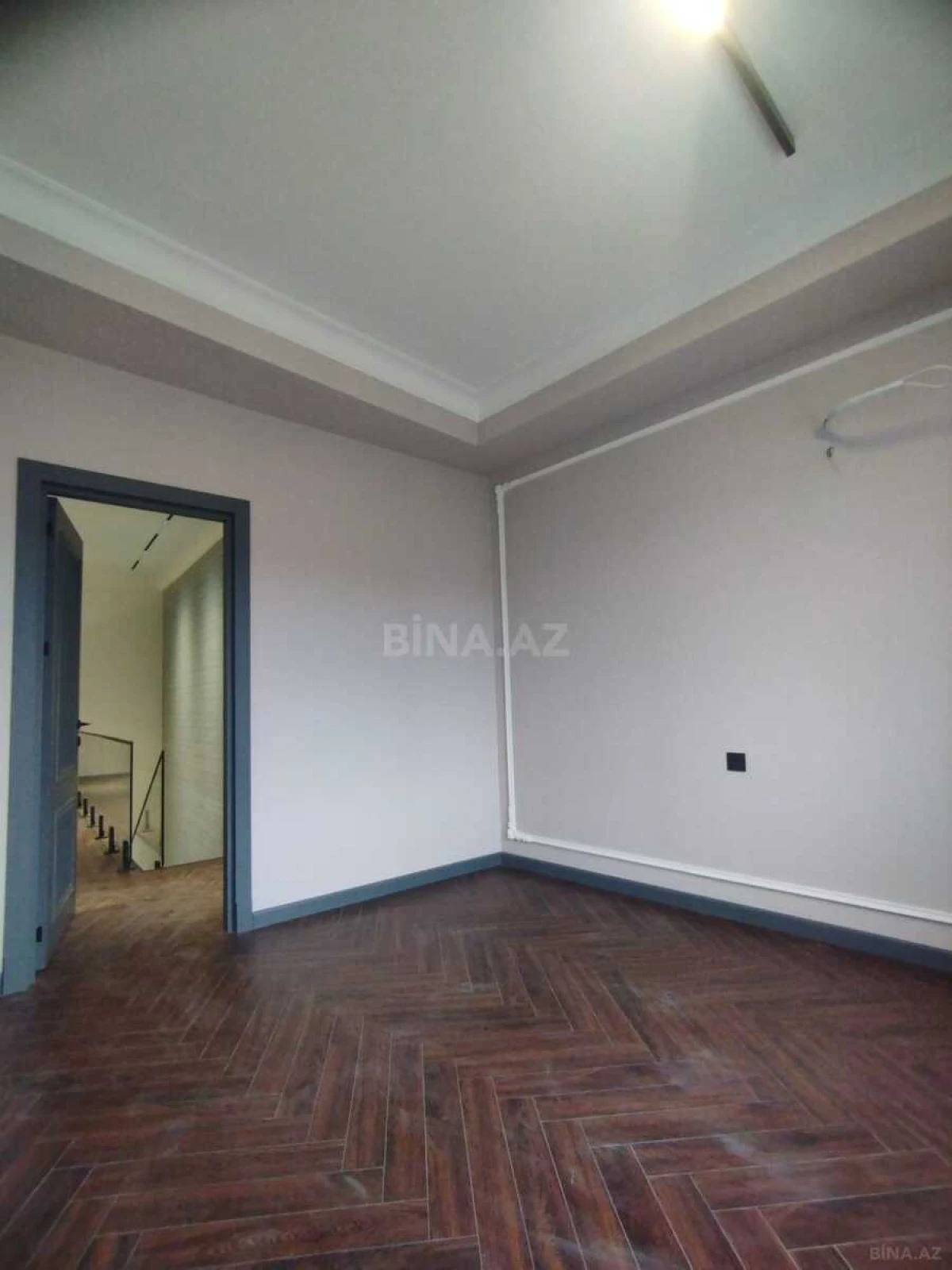 Satılır 3 otaqlı mənzil 142 m²