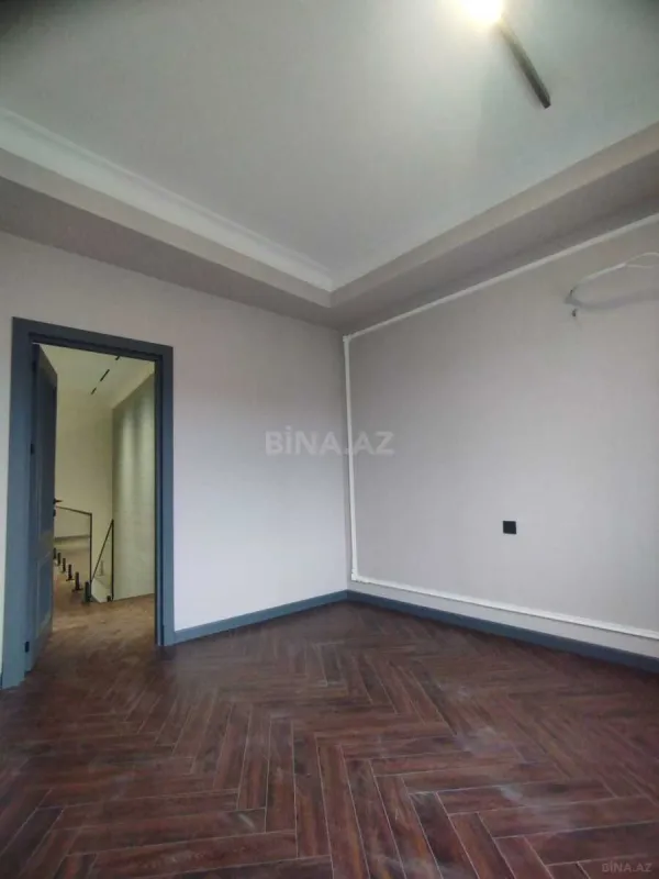 Satılır 3 otaqlı mənzil 142 m²