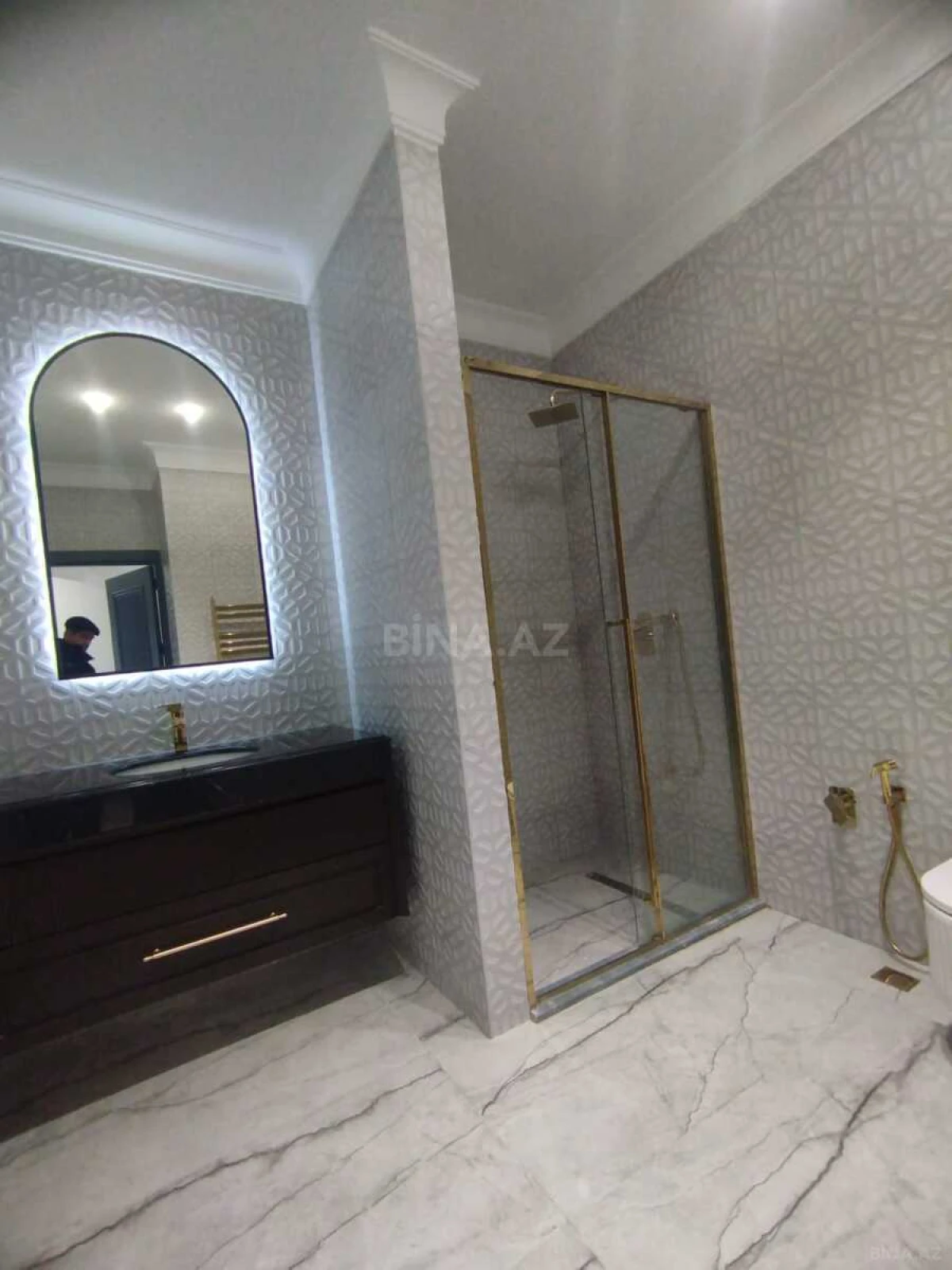 Satılır 3 otaqlı mənzil 142 m²