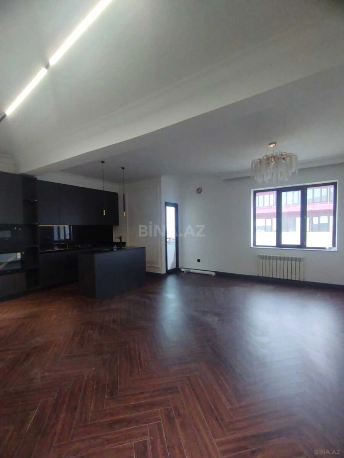 Satılır 3 otaqlı mənzil 142 m²