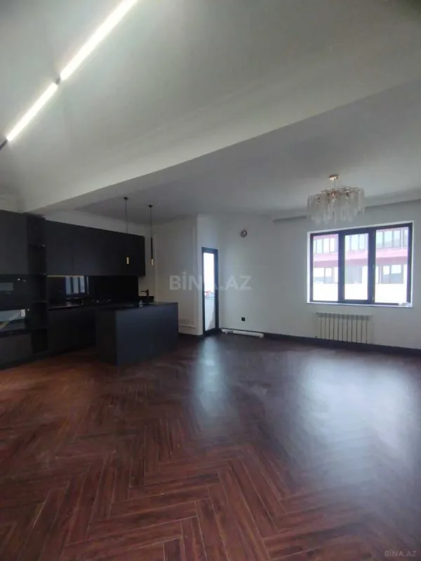 Satılır 3 otaqlı mənzil 142 m²