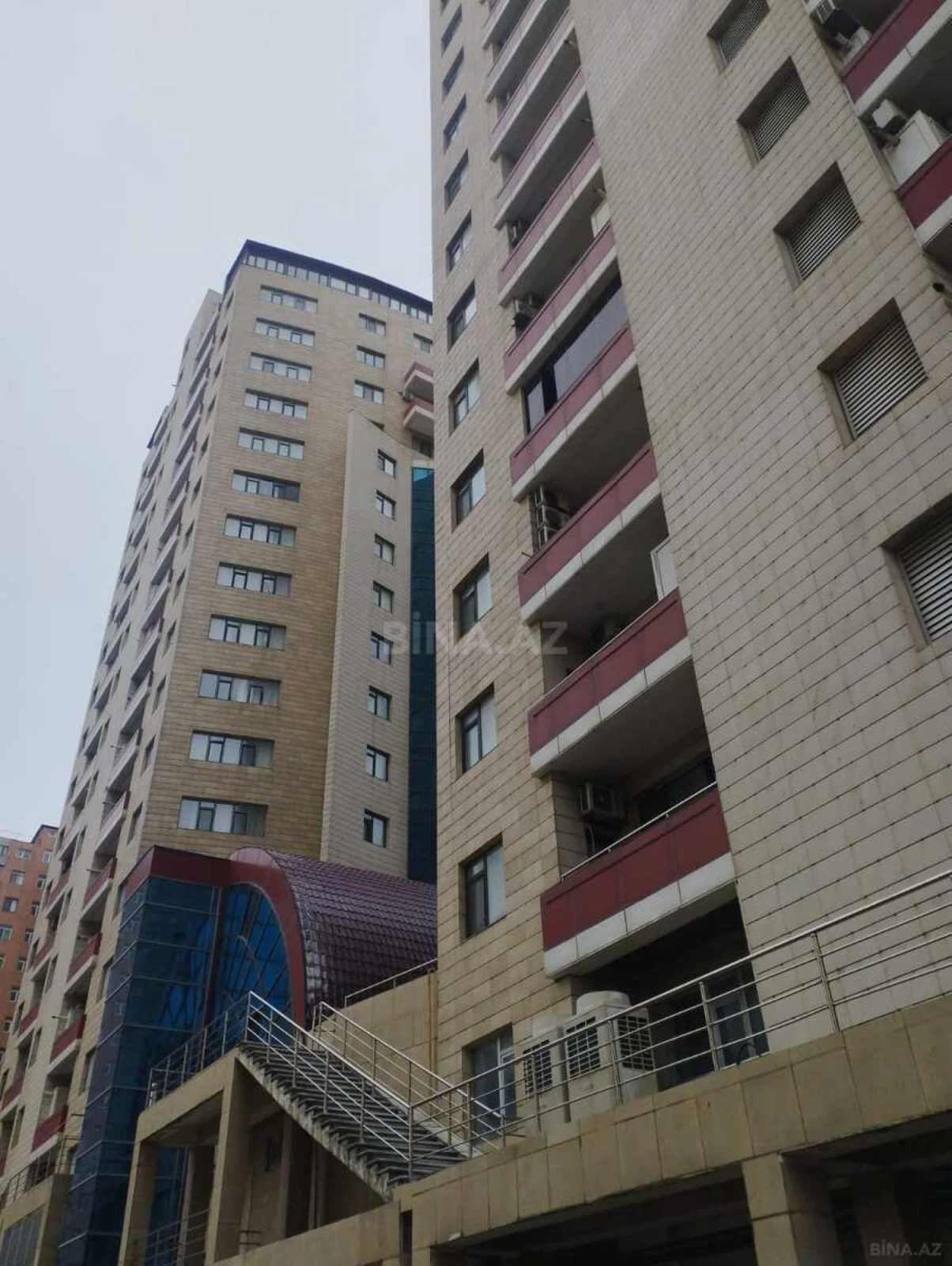 Satılır 3 otaqlı mənzil 142 m²