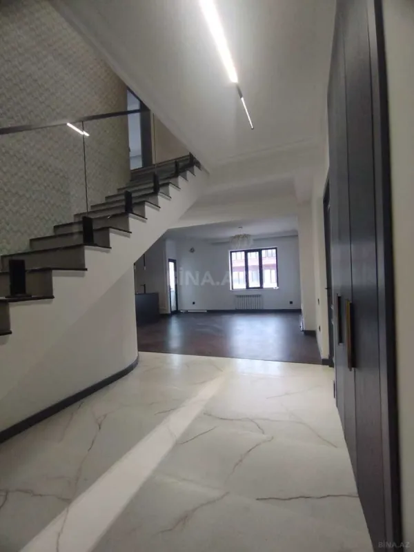 Satılır 3 otaqlı mənzil 142 m²