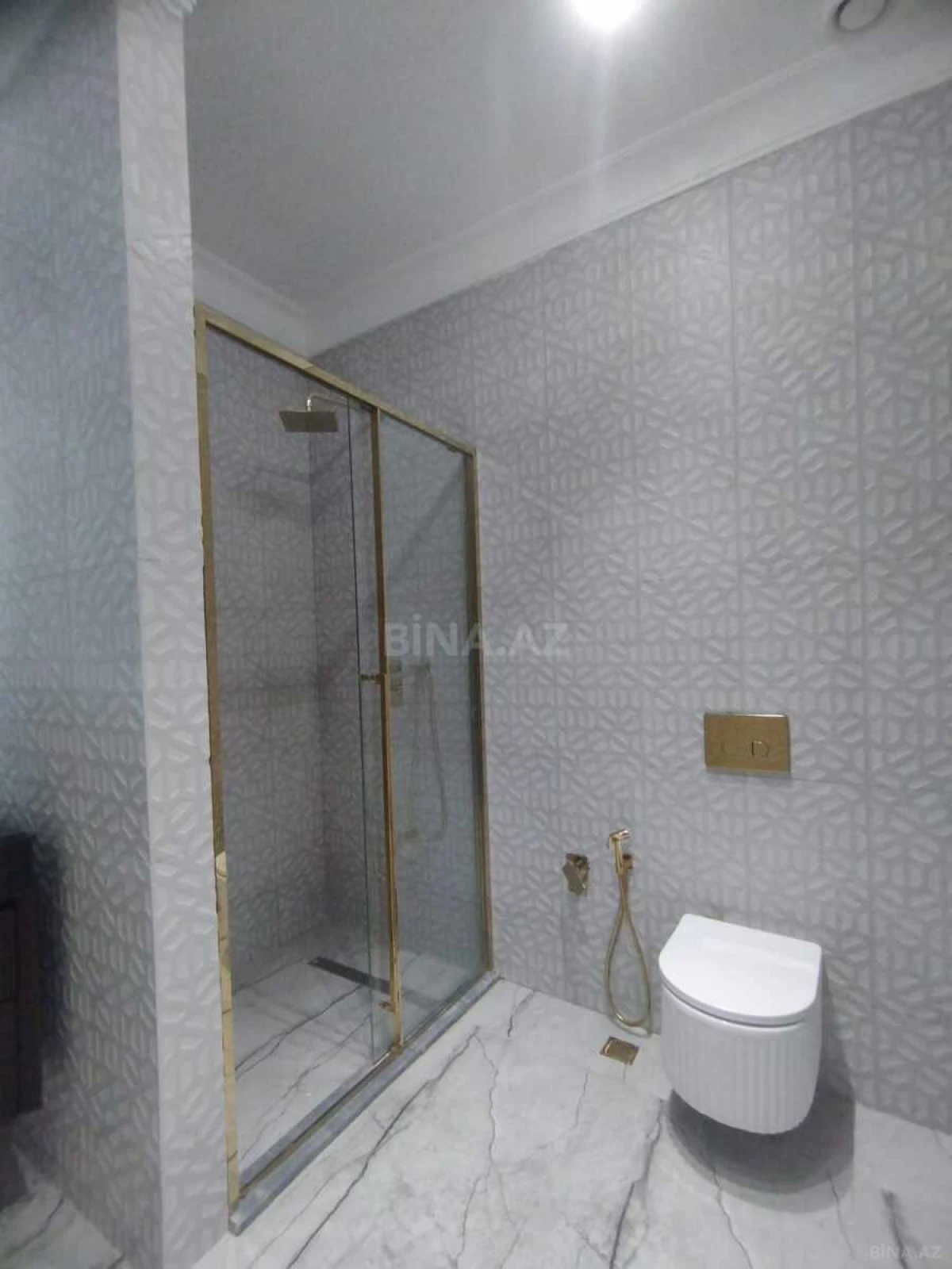 Satılır 3 otaqlı mənzil 142 m²