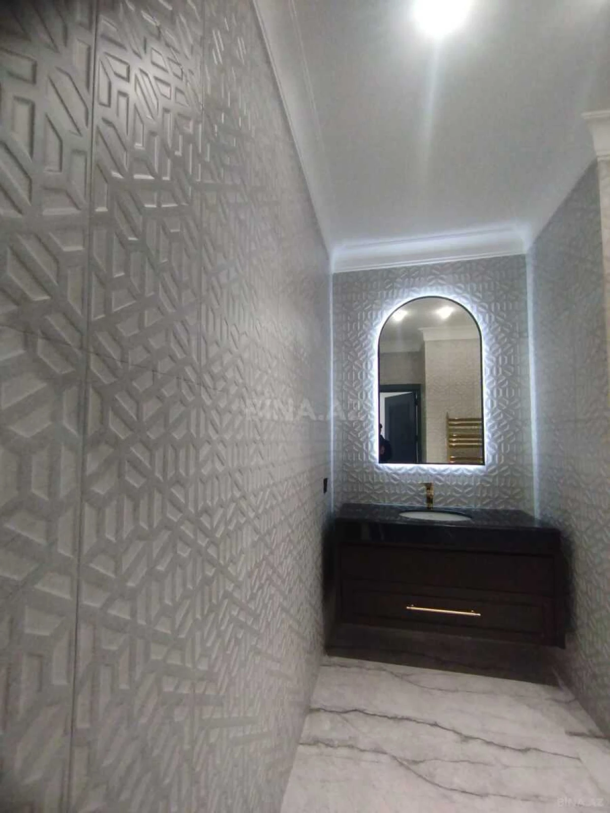 Satılır 3 otaqlı mənzil 142 m²