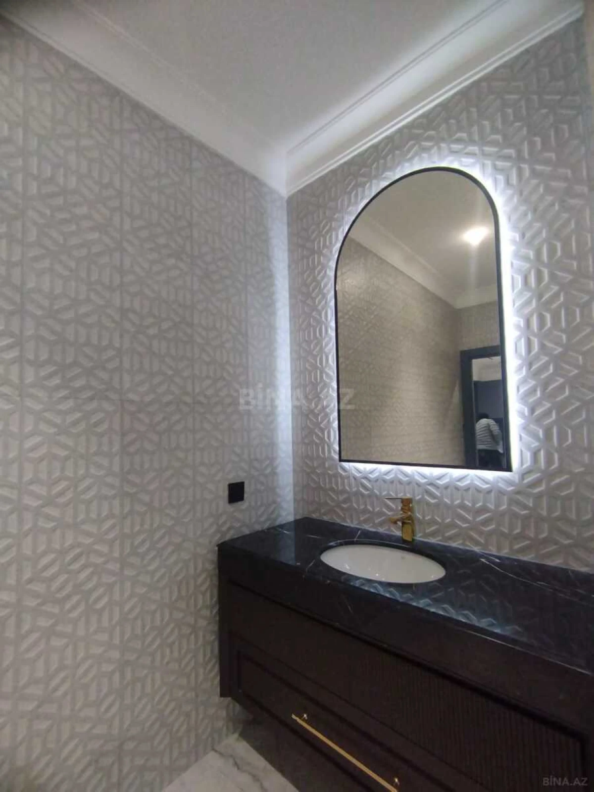 Satılır 3 otaqlı mənzil 142 m²