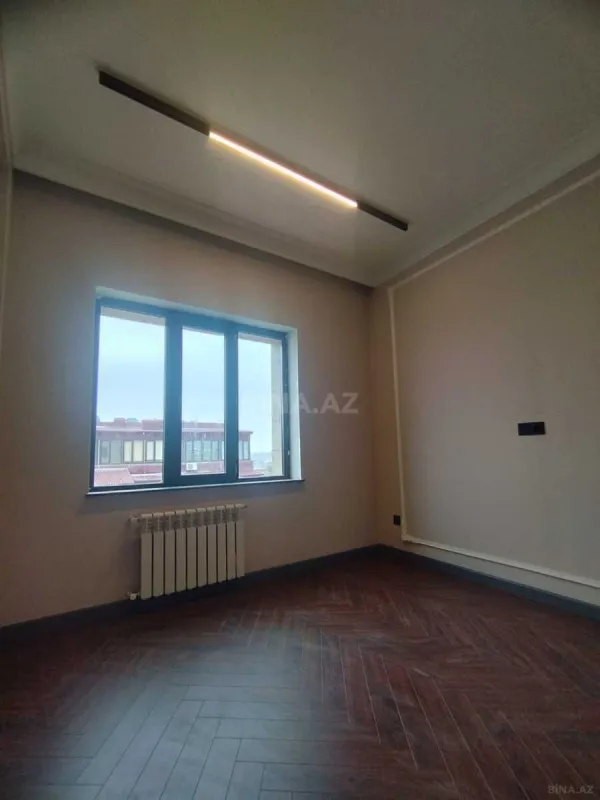 Satılır 3 otaqlı mənzil 142 m²