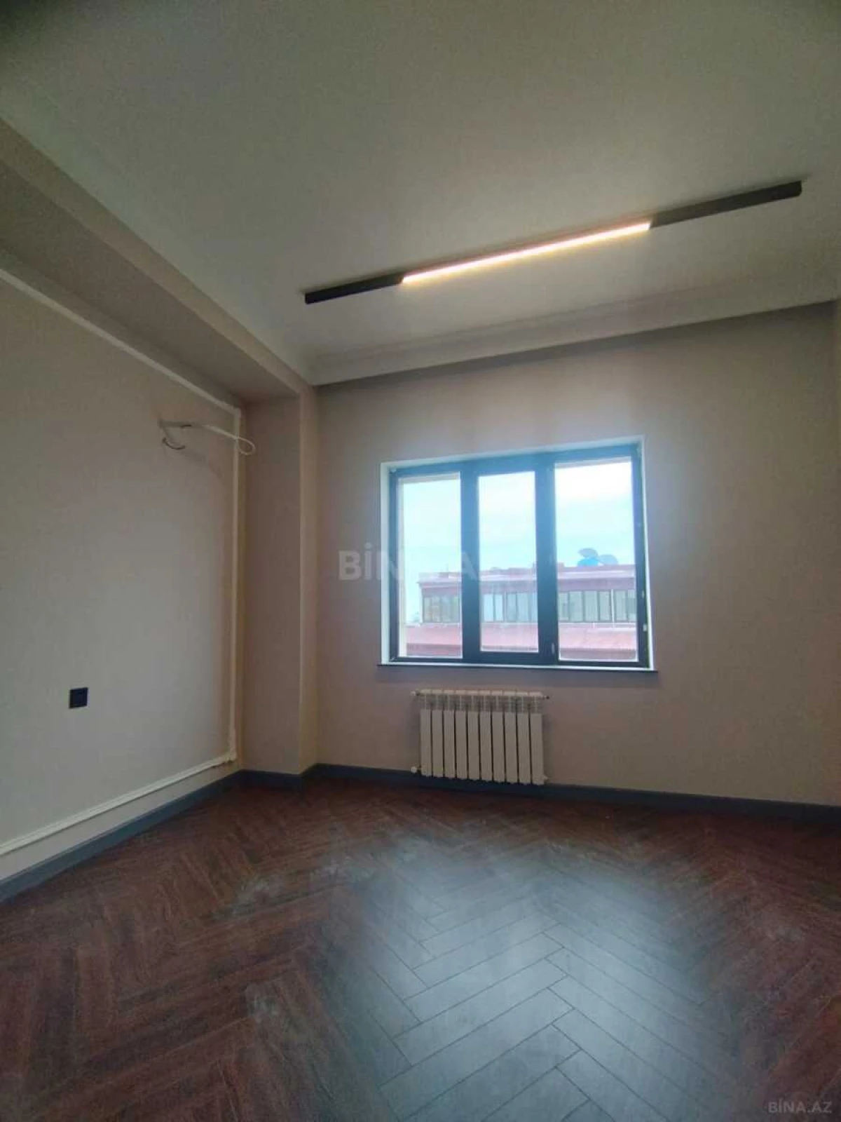 Satılır 3 otaqlı mənzil 142 m²