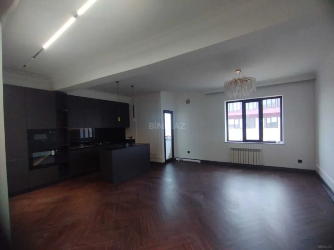 Satılır 3 otaqlı mənzil 142 m²