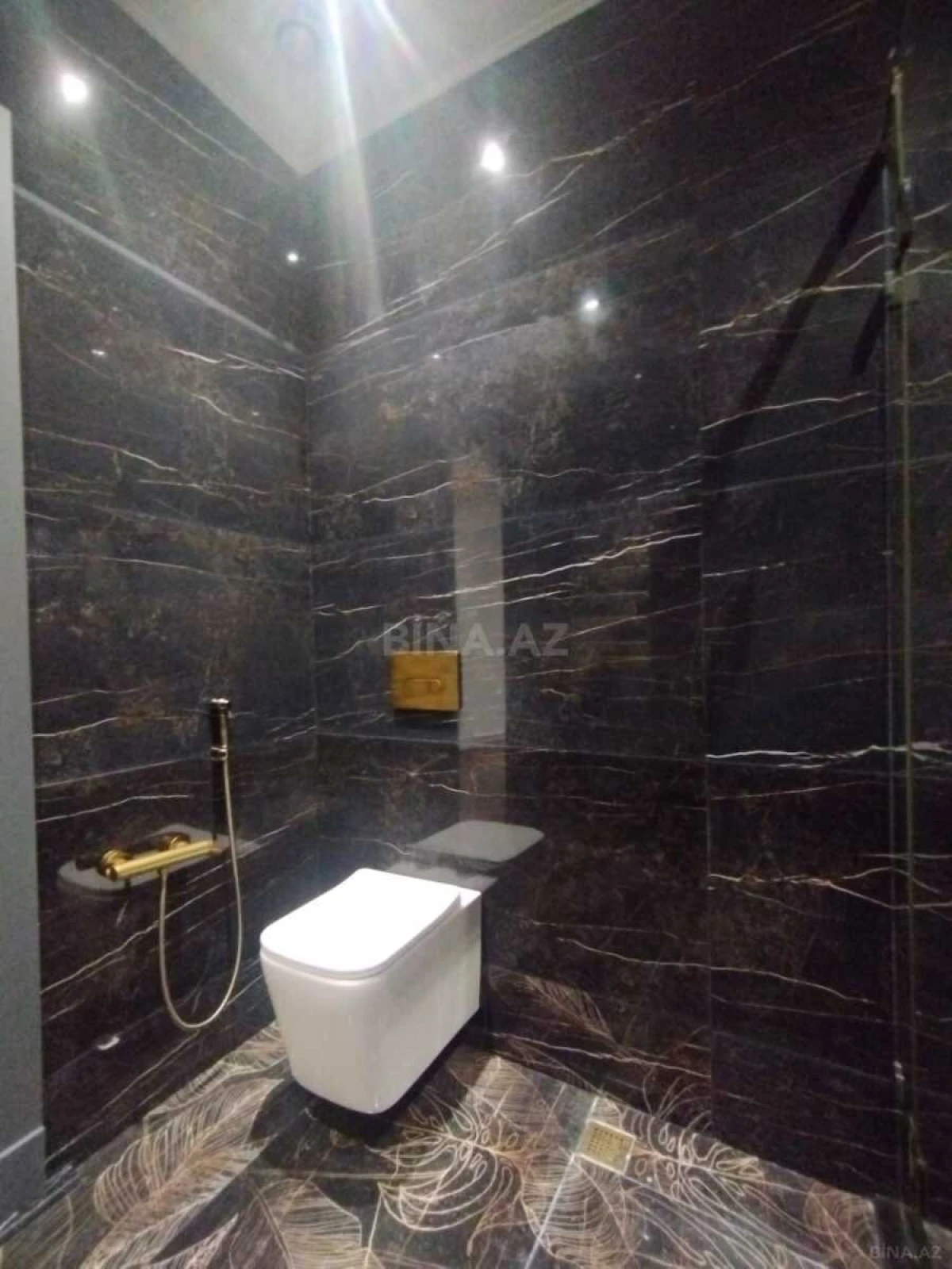 Satılır 3 otaqlı mənzil 142 m²