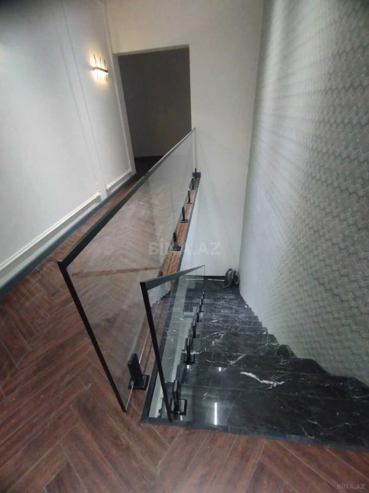 Satılır 3 otaqlı mənzil 142 m²