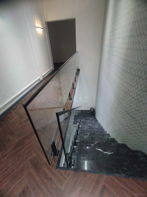 Satılır 3 otaqlı mənzil 142 m²