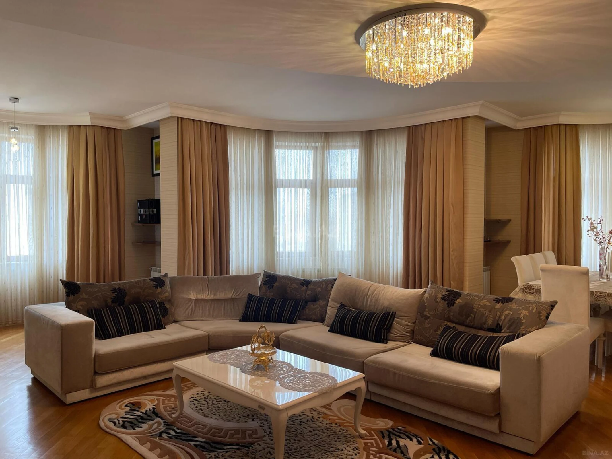 Satılır 3 otaqlı mənzil 150 m²