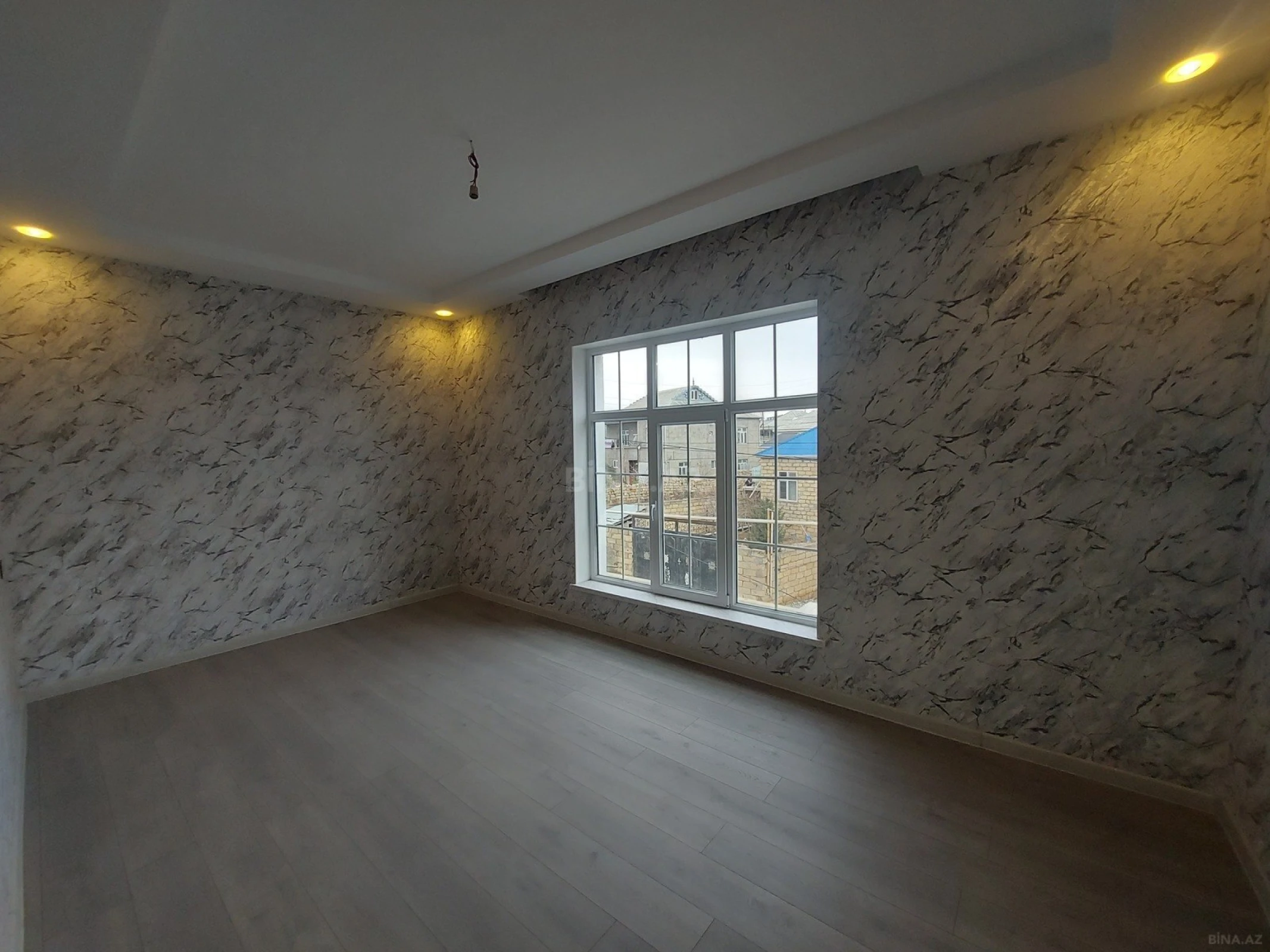 Satılır 5 otaqlı həyət evi 250 m²