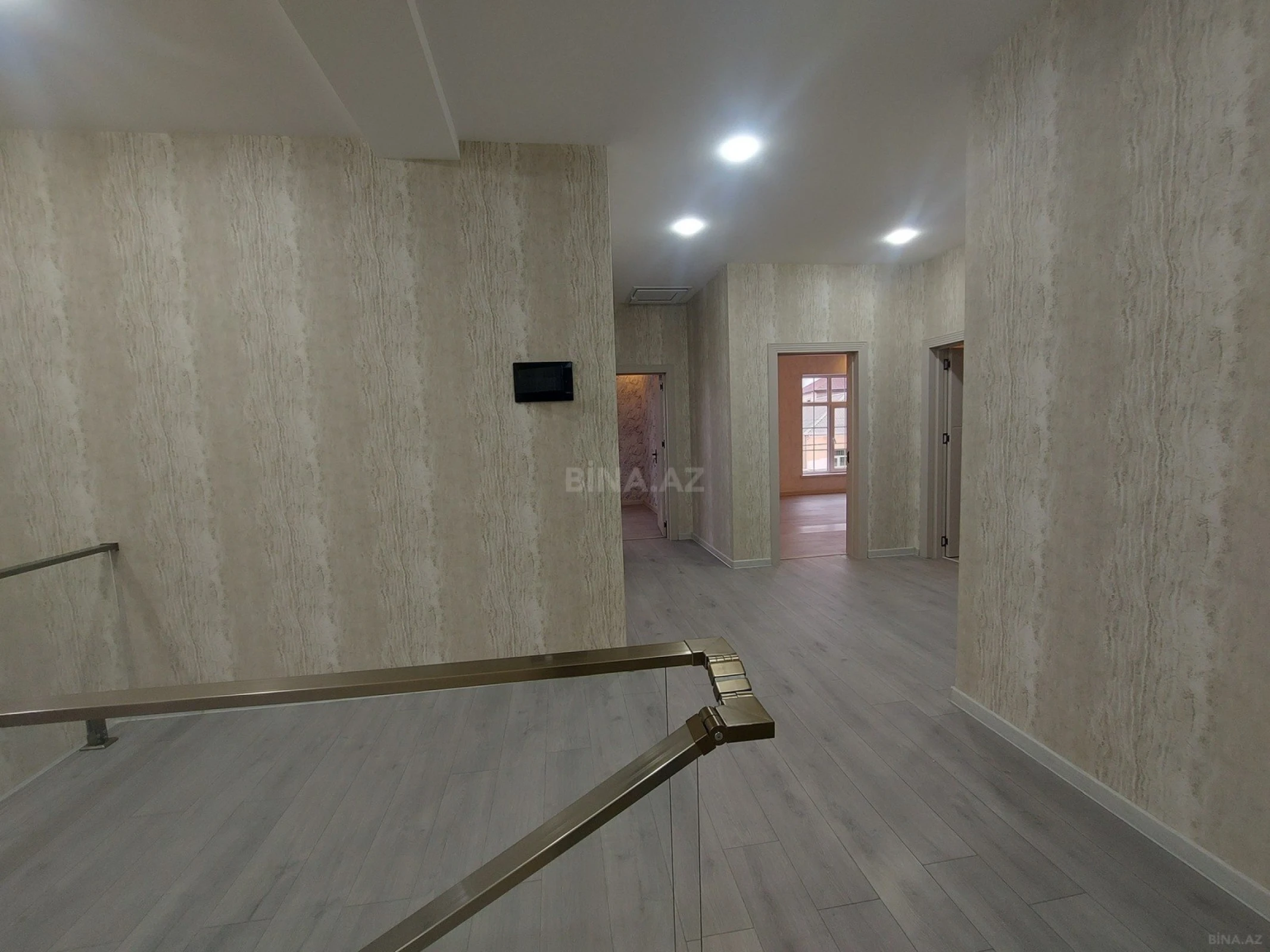 Satılır 5 otaqlı həyət evi 250 m²