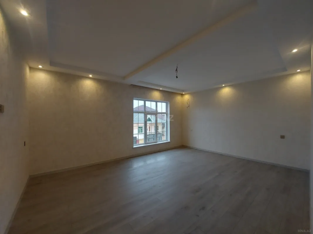 Satılır 5 otaqlı həyət evi 250 m²