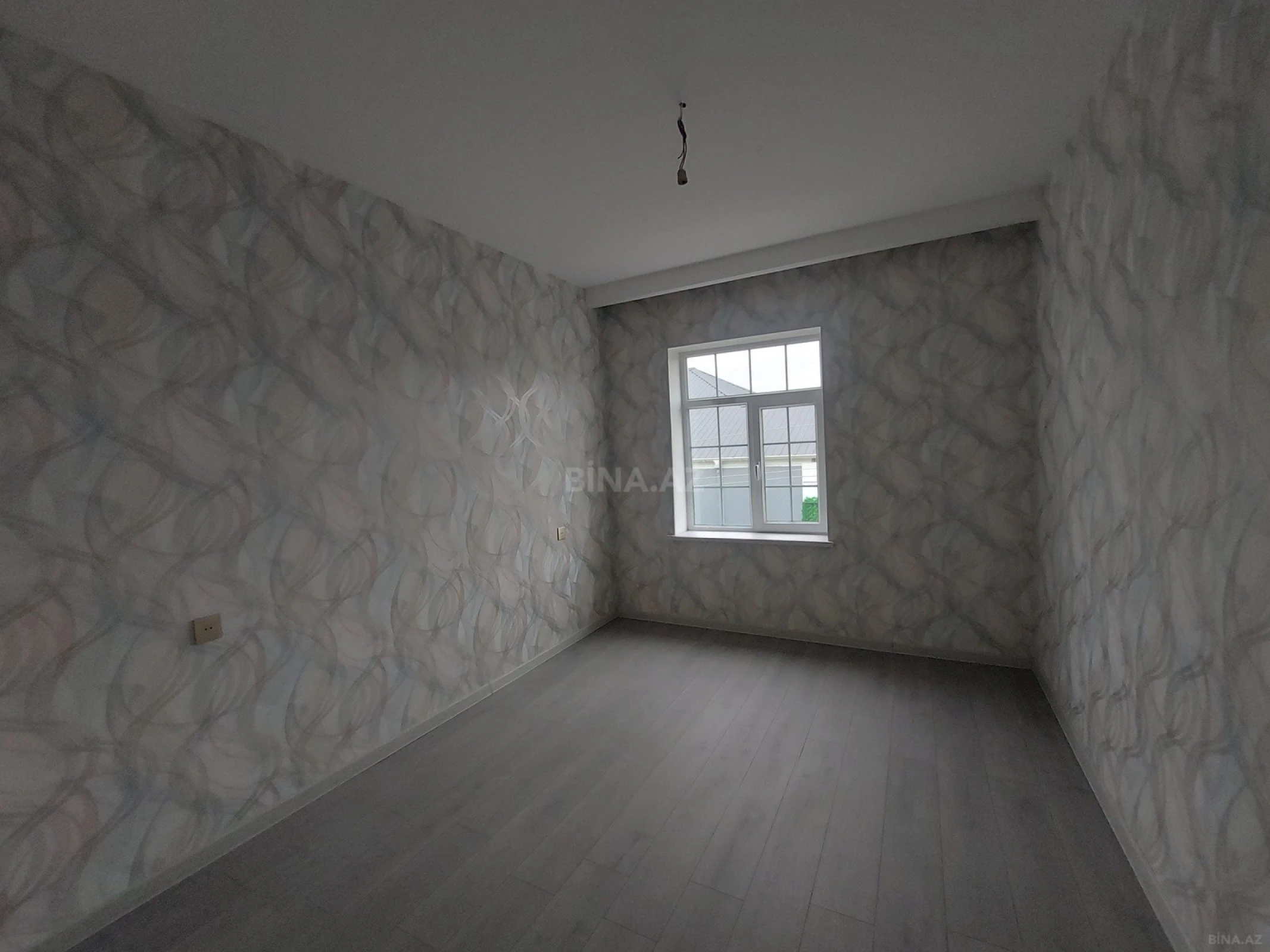 Satılır 5 otaqlı həyət evi 250 m²