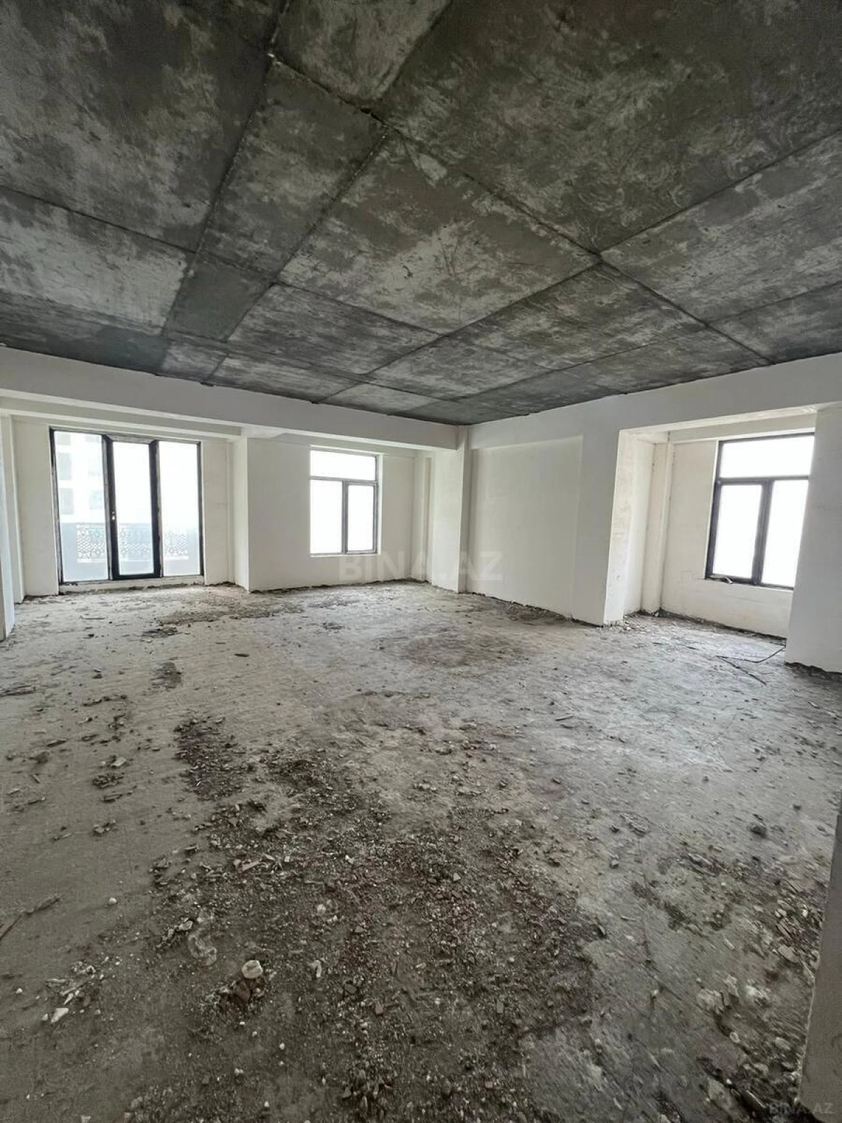 Satılır 4 otaqlı mənzil 171 m²