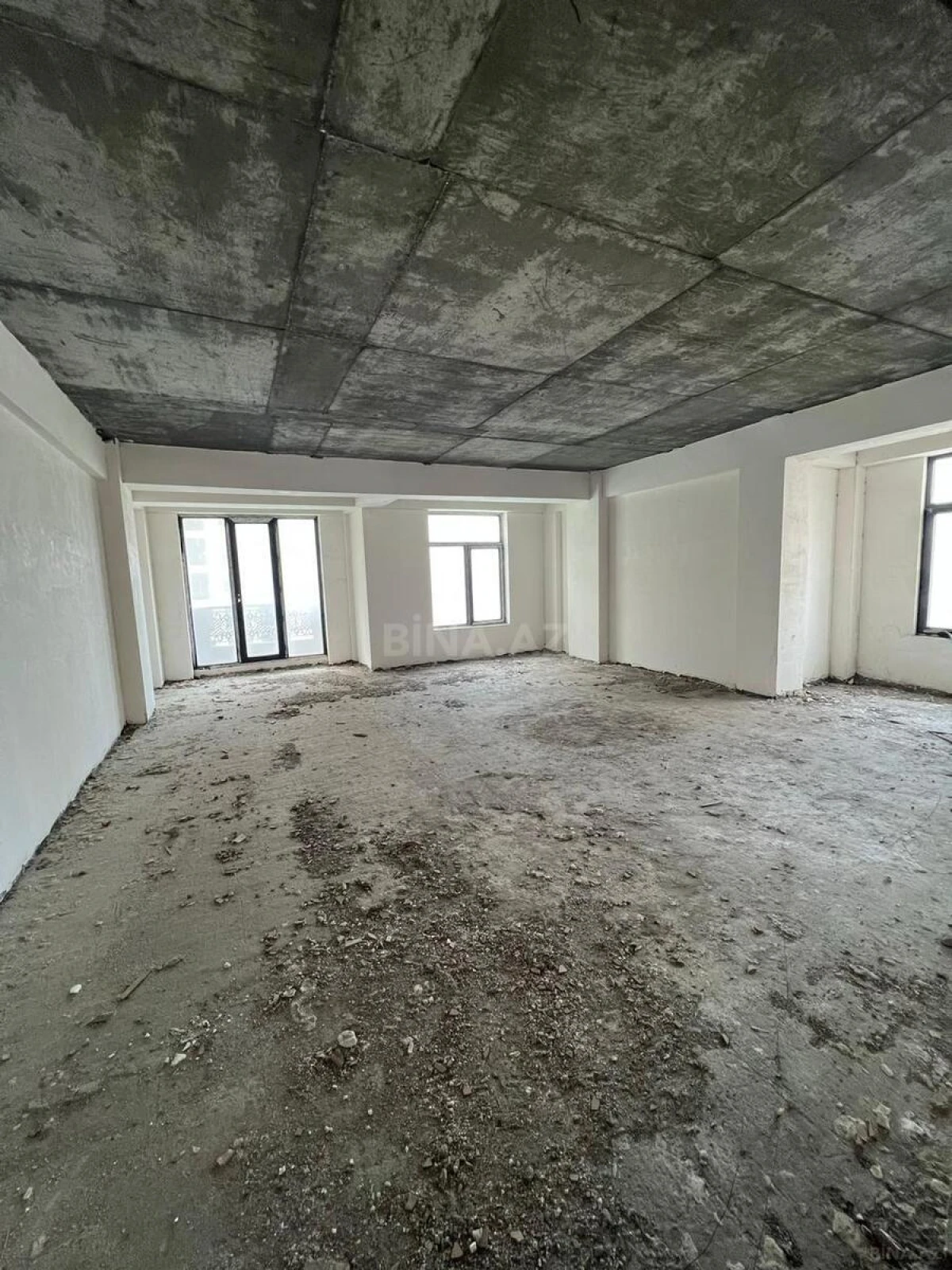 Satılır 4 otaqlı mənzil 171 m²