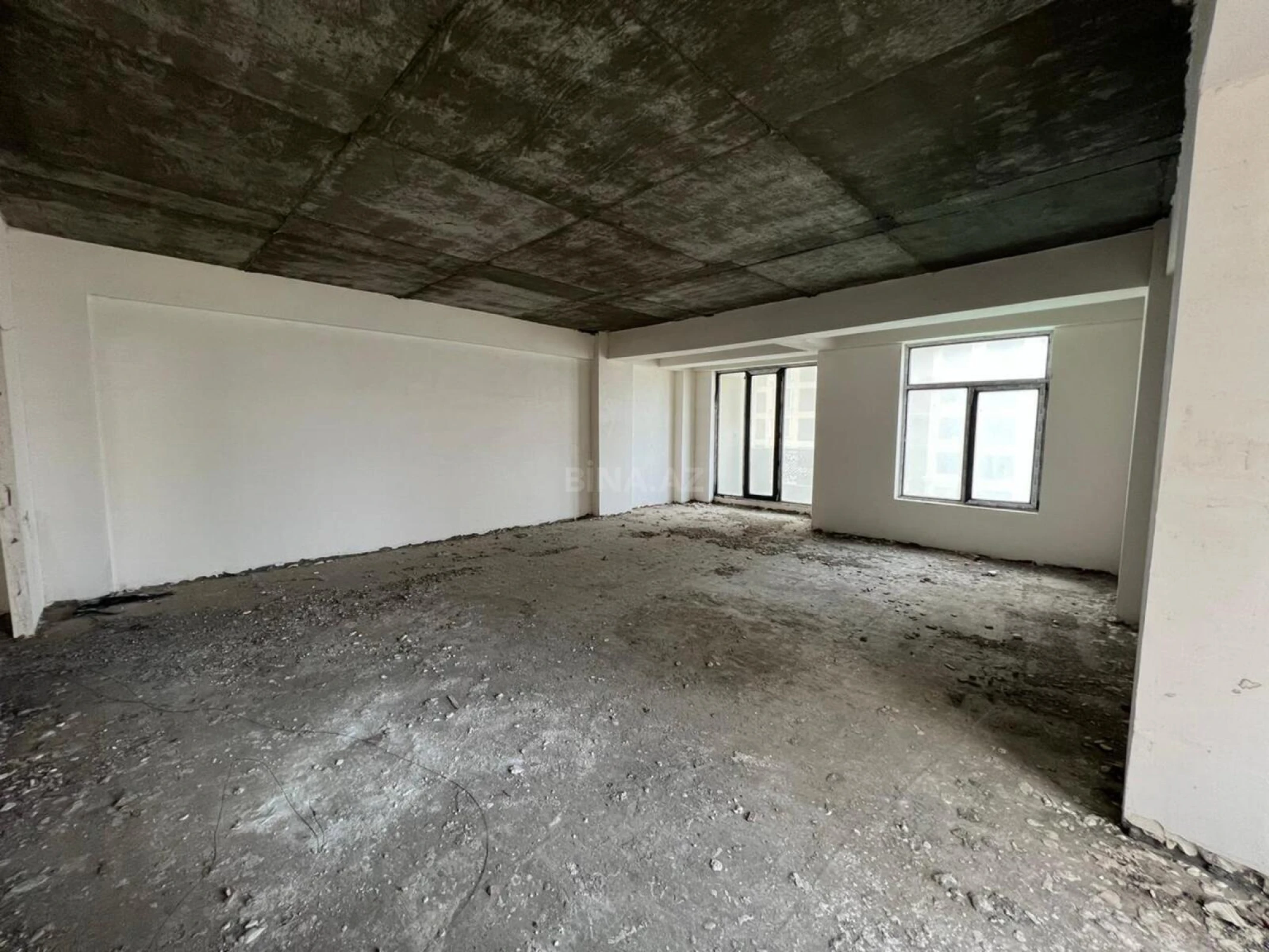 Satılır 4 otaqlı mənzil 171 m²