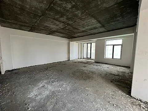 Satılır 4 otaqlı mənzil 171 m²